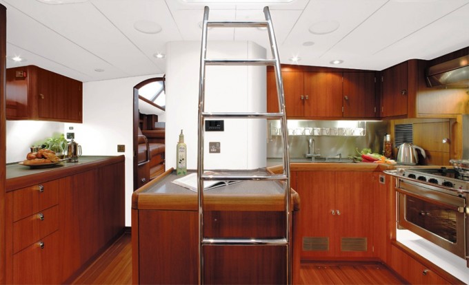 KEALOHA 8 - Galley